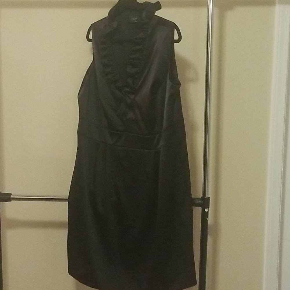 Black formal sleeveless dress
